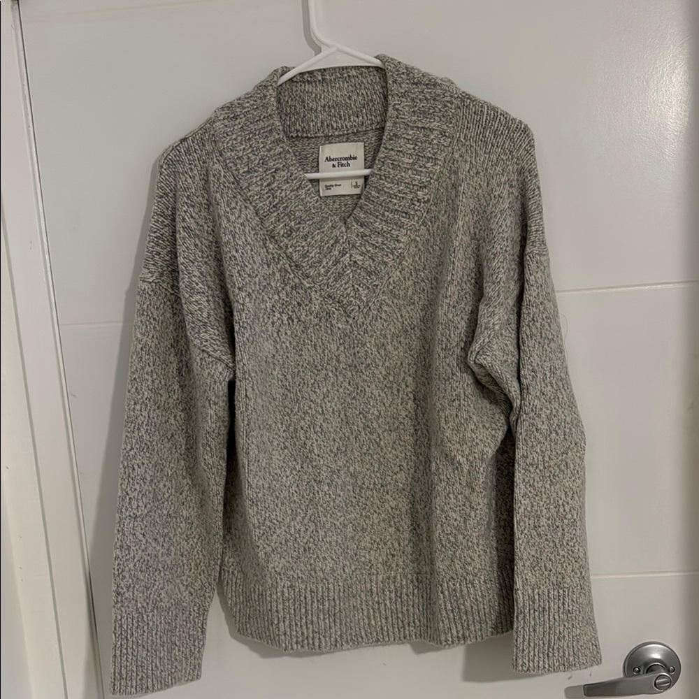 Abercrombie & Fitch Heather Gray V-Neck Sweater